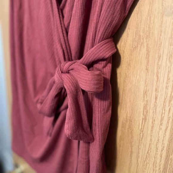 Bobeau Mauve Pink Surplice V-Neck Side Tie Ribbed Tank Top - Picture 5 of 10